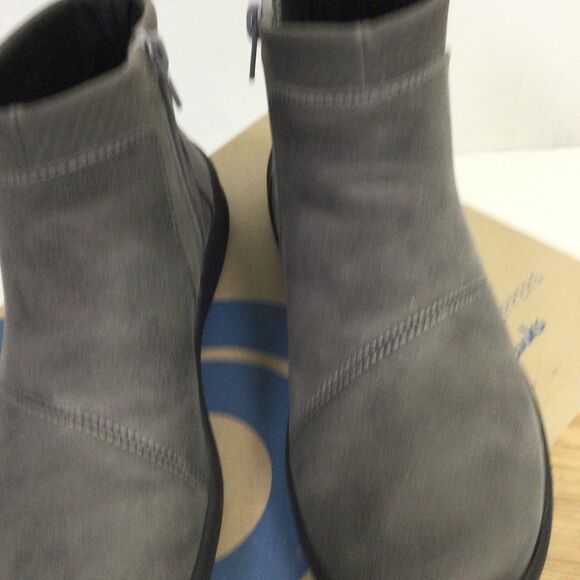 Clarks Women's SILLIAN 2.0 HI Crossed straps Side zipper Ankle Boots Gray 6M NWB - Picture 4 of 9